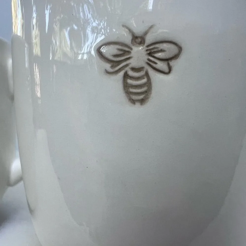 Vintage Pottery Barn BEE White China Tea Pot with mugs 8 oz